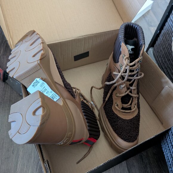 Sorel heeled boots - Picture 2 of 5